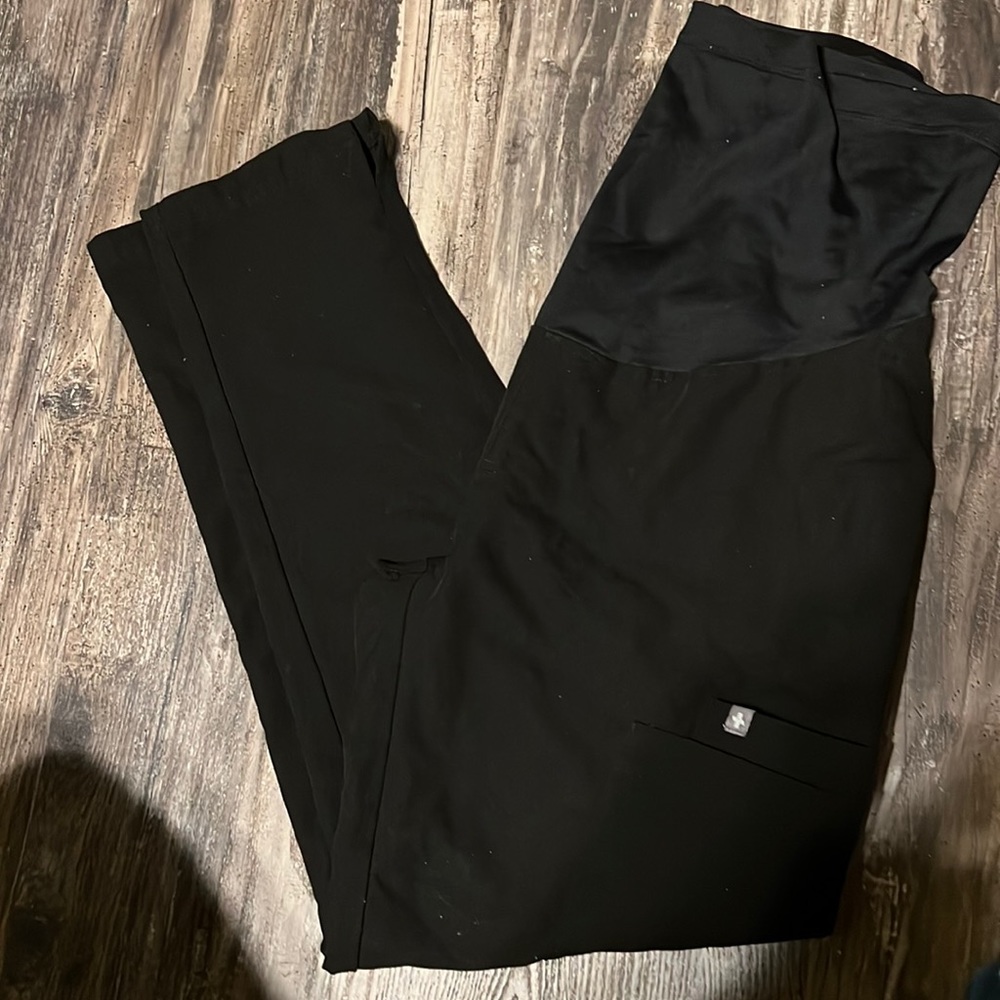 Maternity scrubs